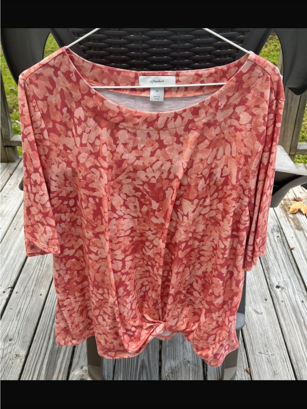 CJ Banks Coral-Peach Floral Short Sleeve Twist Hem Top